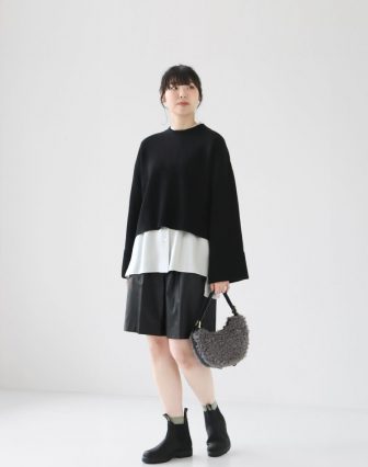 SACRA/シンセティック レザーショートパンツ